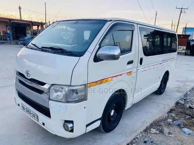 Toyota HiAce 2013 White · Photo 1