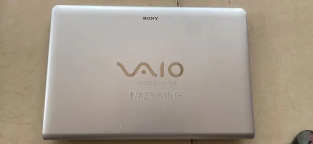 Laptop Sony VAIO PCG-7D1M 4GB Intel Core i3 HDD+SSD 500GB · Photo 1