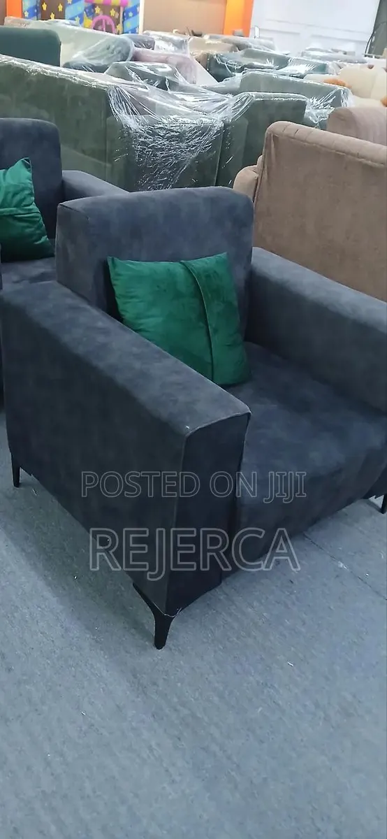 Affordable Sofa Chair · Photo 1