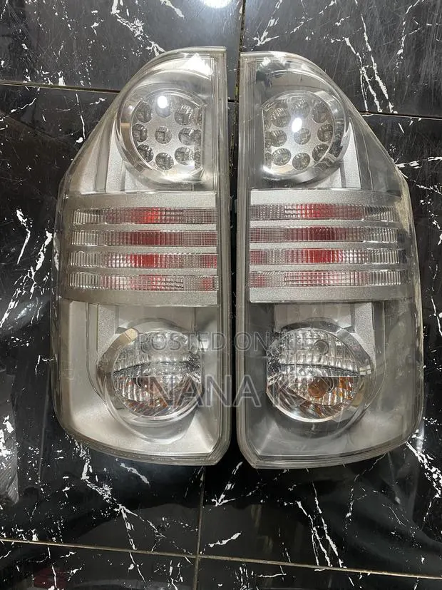 Voxy 2007,2008,2009,2010 Taillight · Photo 1