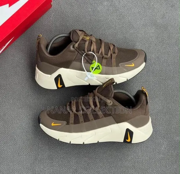 Nike Free Metcon Sneakers · Photo 1