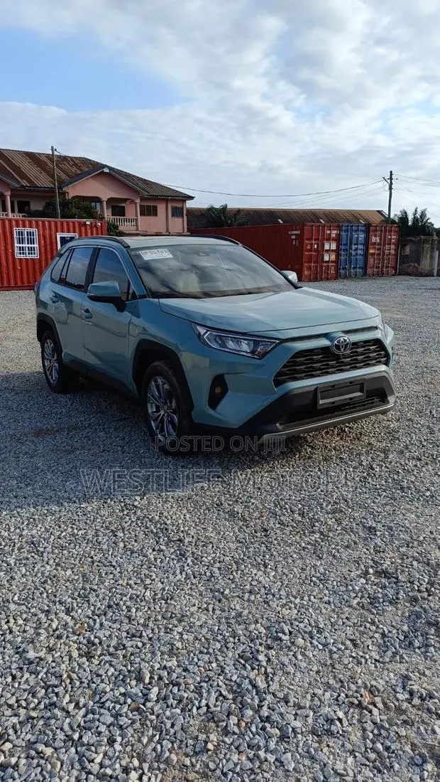 Toyota RAV4 XLE FWD 2023 Green · Photo 1