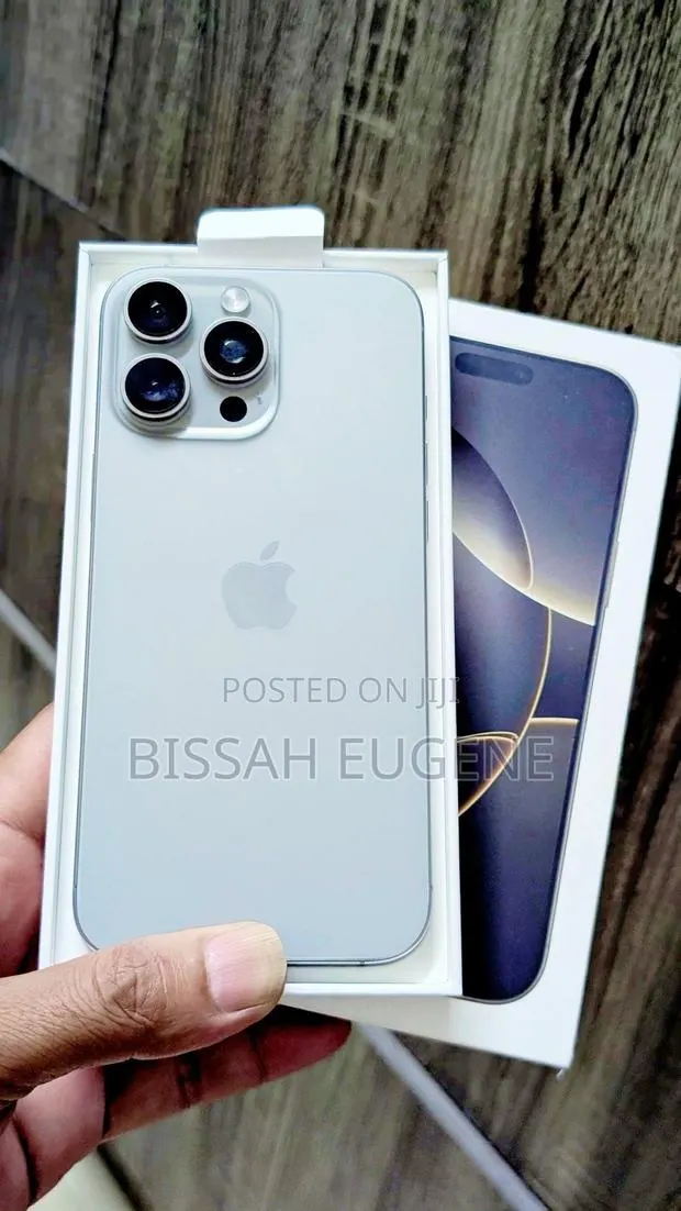 Apple iPhone 16 Pro Max 256 GB White · Photo 1