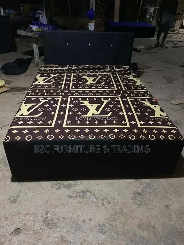 Inbuilt Double Bed · Photo 1