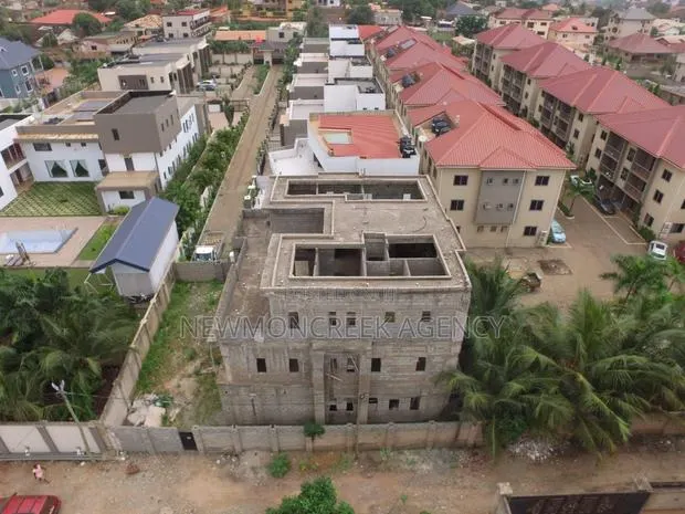 6bdrm Duplex in Adenta Frafraha, Accra Metropolitan for sale · Photo 1
