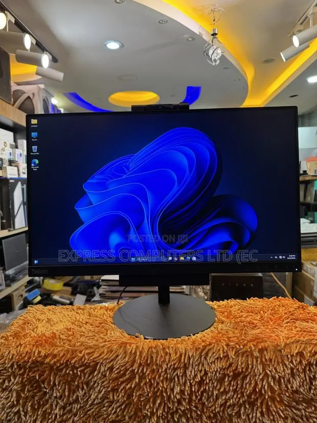 Lenovo ideacentre AIO 520S 12GB Intel Core i5 SSD 256GB · Photo 1
