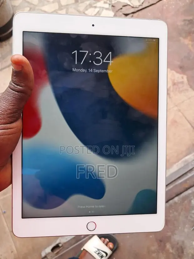 Apple iPad Air 2 64 GB Gray · Photo 1