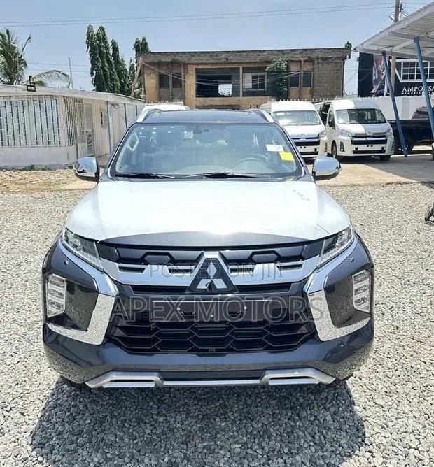 New Mitsubishi Pajero 2025 Gray · Photo 1