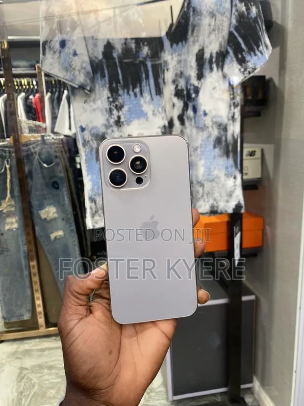 New Apple iPhone 15 Pro Max 256 GB Gray · Photo 1