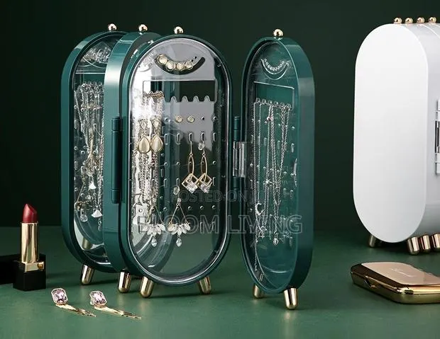Compact Jewelry Box · Photo 1