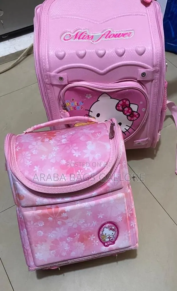 Quality Cartoon Bag Complete With Lunch Bag · Photo 1