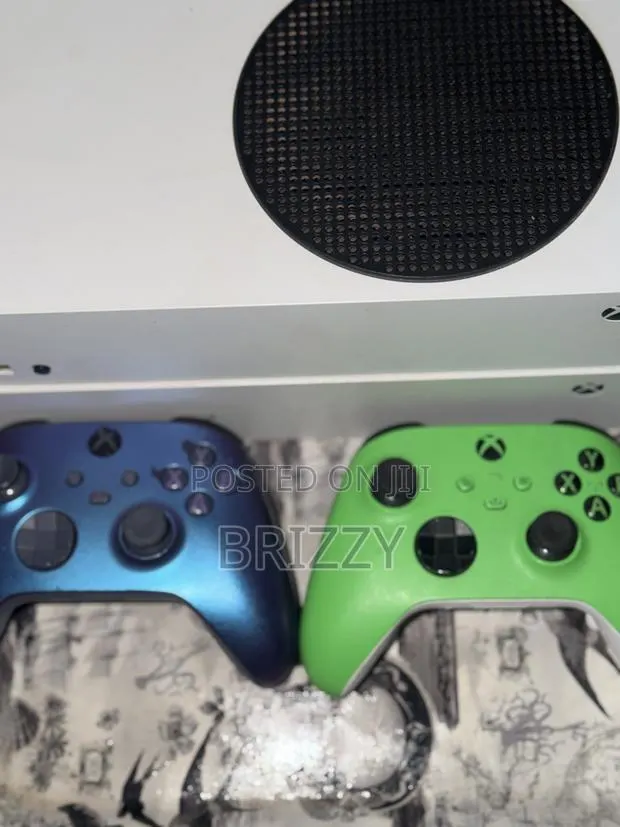 Xbox Series S With Games · Photo 1