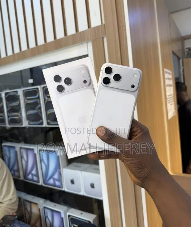 Apple iPhone 17 Pro Max 512 GB Silver · Photo 1