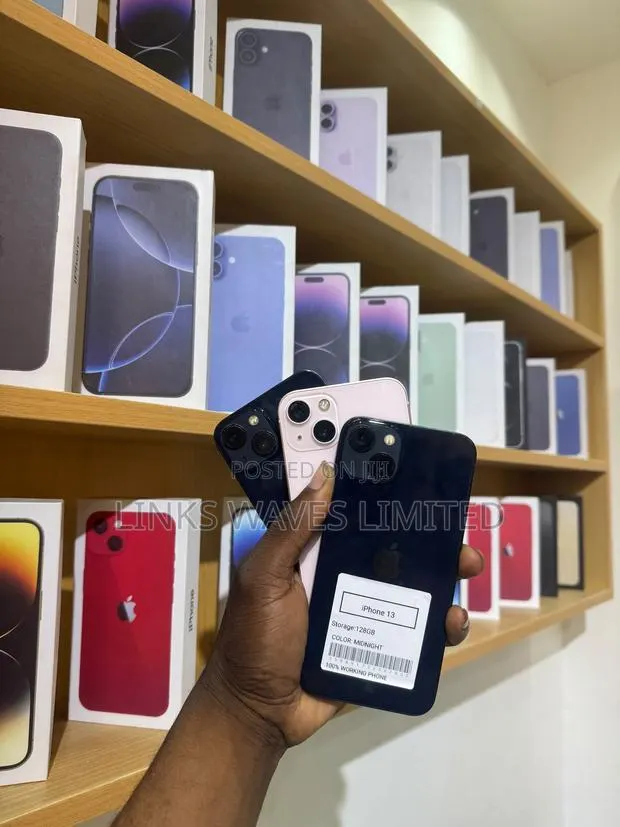 New Apple iPhone 13 128 GB · Photo 1