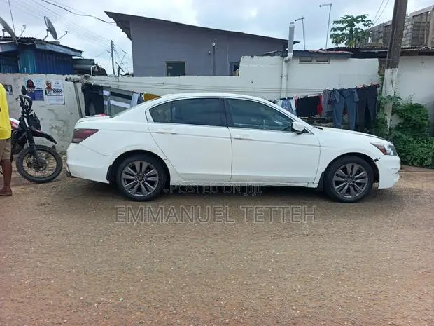 Honda Accord 2012 White · Photo 1