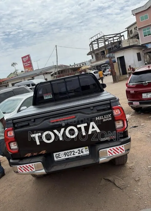 Toyota Hilux 2016-2024 Truck / Pickup Covers ( Hard or Soft) · Photo 1