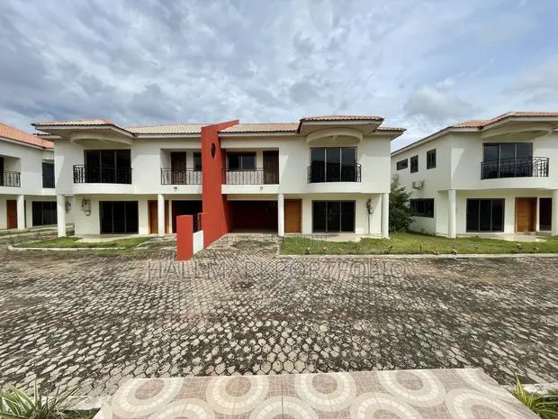 20bdrm Townhouse/Terrace in North Legon for sale · Photo 1