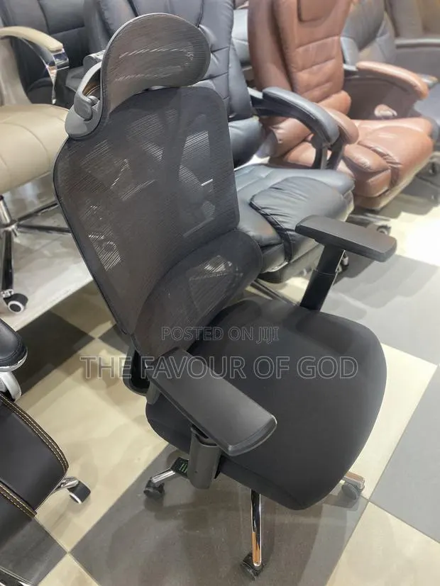 A Strong Black Ergonomic Swivel Chair · Photo 1