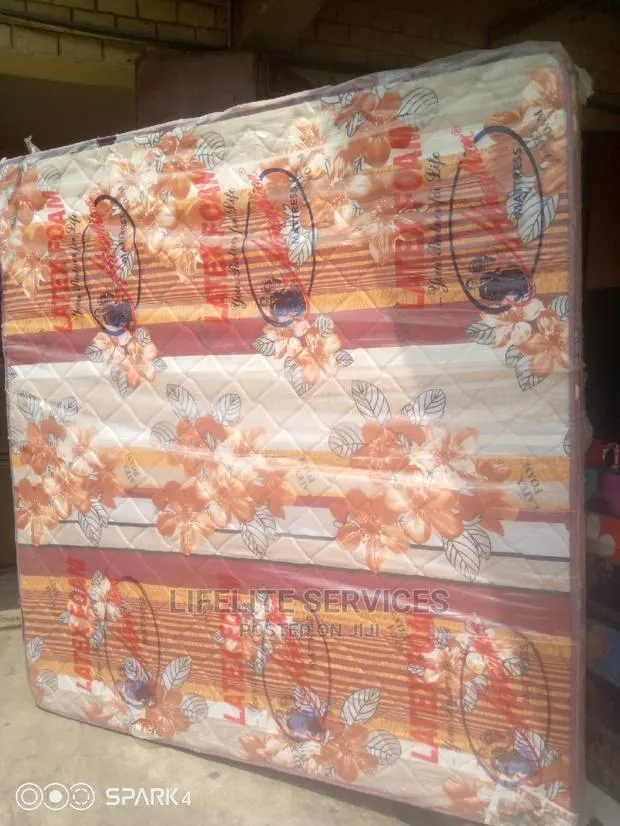 Queen Size Mattress (12inches) · Photo 2