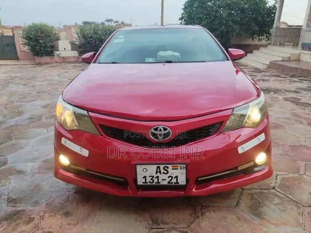 Toyota Camry SE 4dr Sedan (2.5L 4cyl 6A) 2013 Red · Photo 1