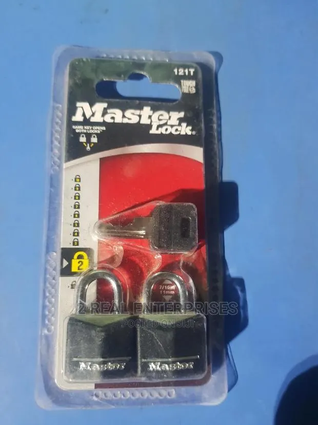 Masterlock Two Padlocks One Key Strength 2 · Photo 1