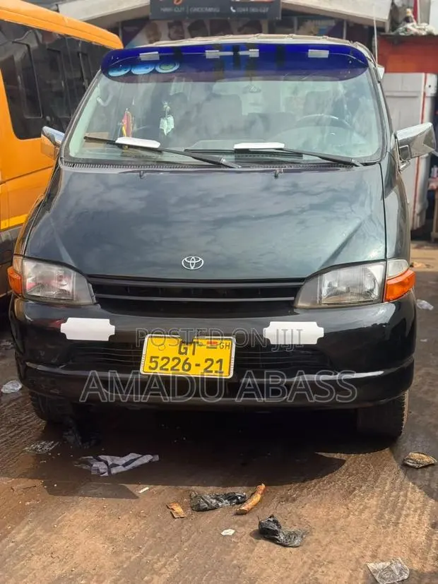 Toyota HiAce 2005 Green · Photo 1
