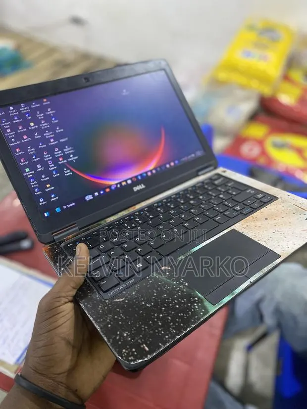 Laptop Dell Latitude 12 7250 4GB Intel Core i7 SSD 256GB · Photo 1