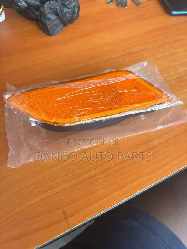C250 Side Marker Light 2011-15 Brand New · Photo 1