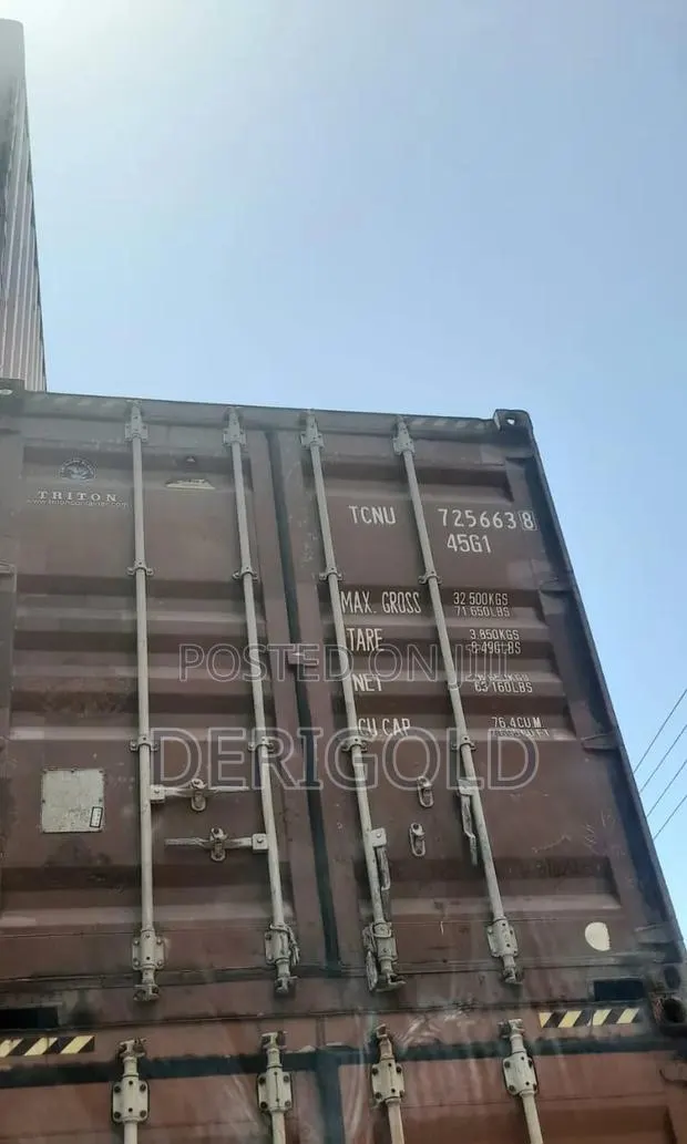 40 Foot High Cube Containers · Photo 3