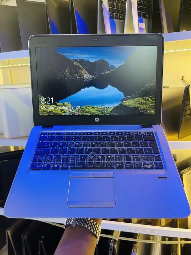 Laptop HP EliteBook 820 G3 8GB Intel Core i5 SSD 128GB · Photo 1