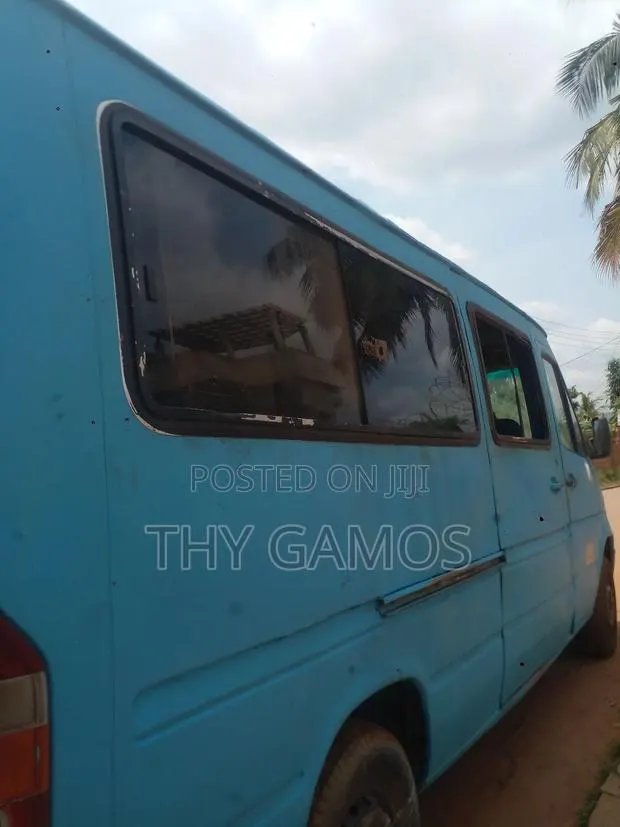 Mercedes-Benz Sprinter 1996 Blue · Photo 6