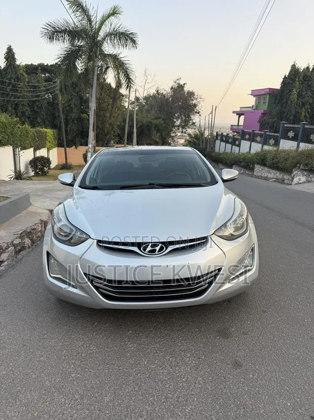 Hyundai Elantra Limited Sedan FWD (1.8L 4cyl 6A) 2013 Silver · Photo 1