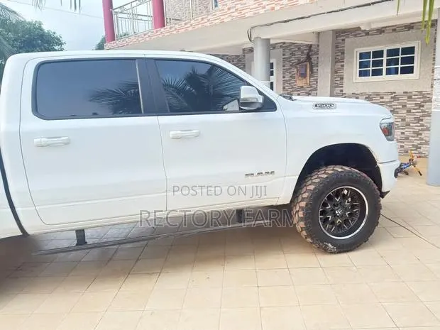 Dodge RAM 1500 5.7 Petrol RWD 2019 White · Photo 1
