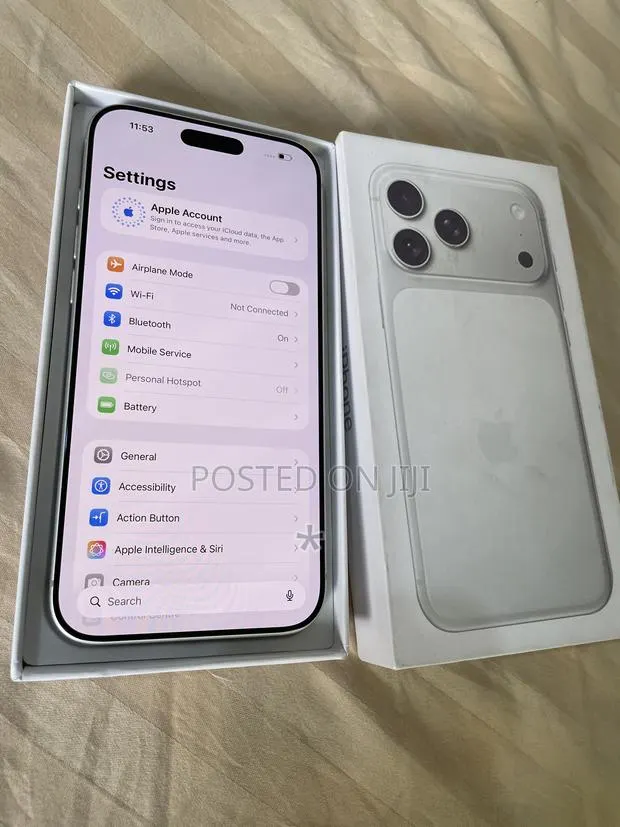 Apple iPhone 17 Pro Max 256 GB Silver · Photo 1