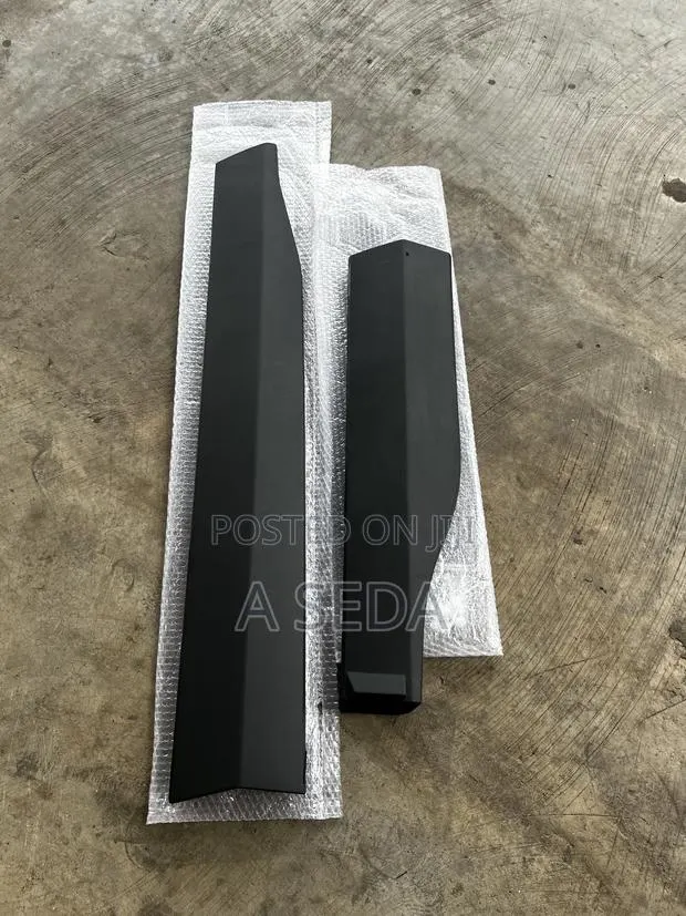 Toyota RAV4 2019,2020,2021,2022, 2023 2024 Door Moulding Front ,Back · Photo 1