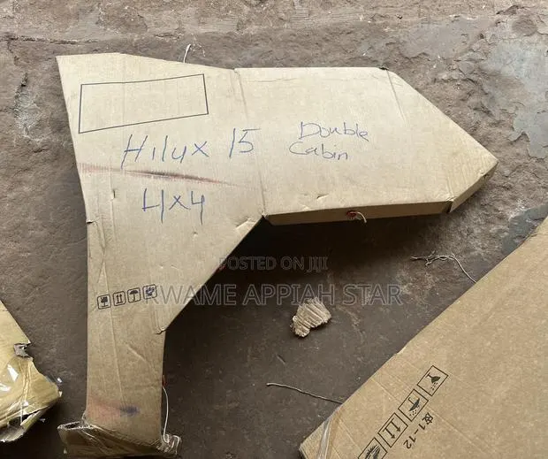 Toyota Hilux (4/4) Front Fender,2017,2018,2019,2020 · Photo 1