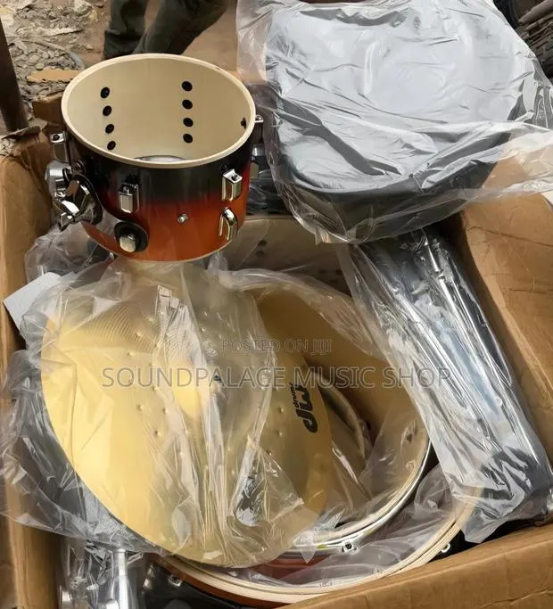DW 5-Piece Drumset With 2cymbals · Photo 1