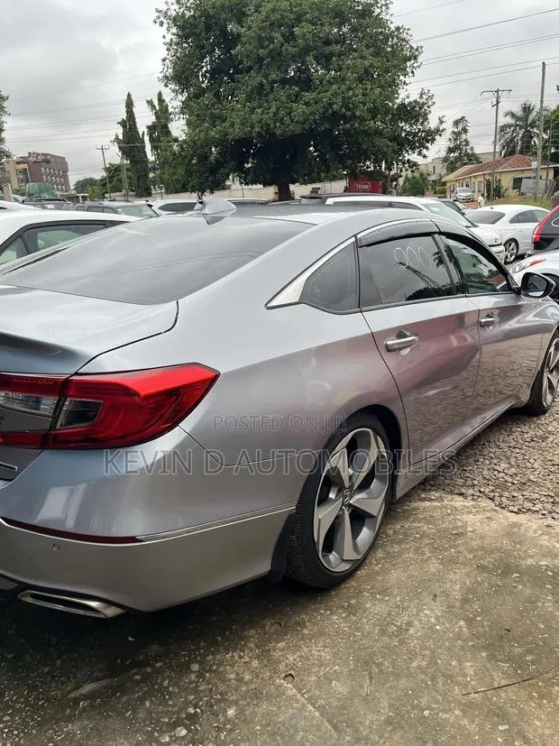 Honda Accord EX-L (1.5L 4cyl Turbo CVT) 2019 Silver · Photo 1