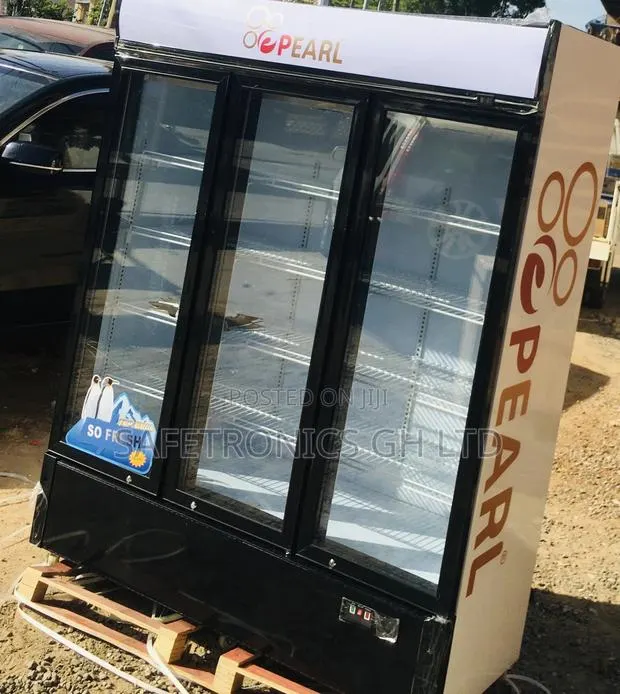 Best 3 Doors Display Pearl Glass PVC-150 950 Liters · Photo 1