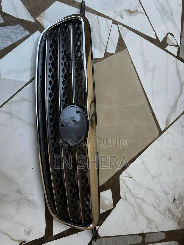 Toyota Corolla Front Bumper Grill 2005,2006,2007,2008 · Photo 1