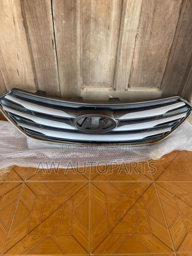 Hyundai Santa Fe Grand 2017 Grille · Photo 1