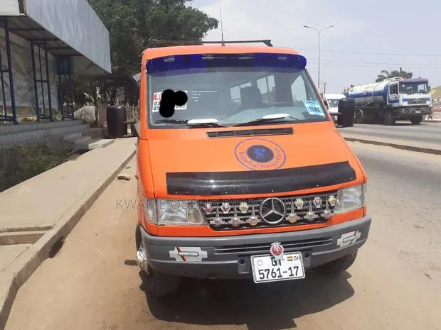 Mercedes-Benz Sprinter 2010 Orange · Photo 1