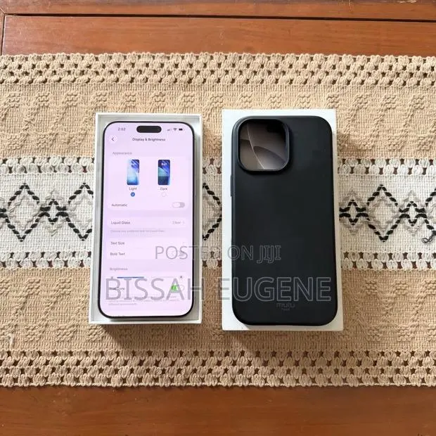 Apple iPhone 16 Pro Max 256 GB Gray · Photo 1