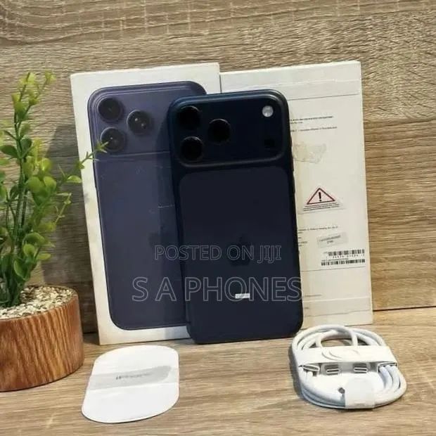 Apple iPhone 17 Pro Max 256 GB Blue · Photo 1