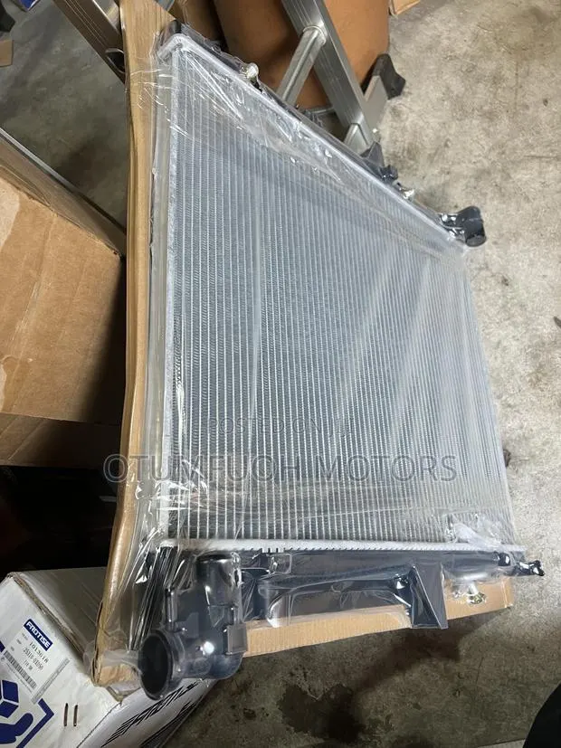 Mitsubishi L200 2007 2008 2009 2010-2013 Radiator (Water Tank) · Photo 1