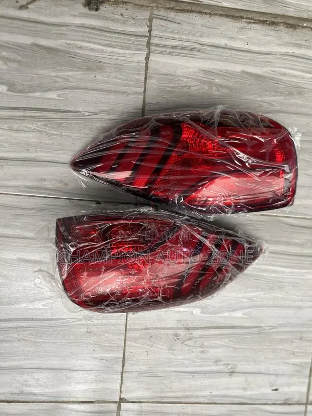 Hyundai Tucson 2019-2020-2021 All Red Tail Light Pair · Photo 1