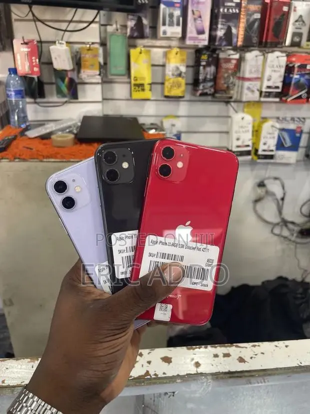 Apple iPhone 11 64 GB Red · Photo 1