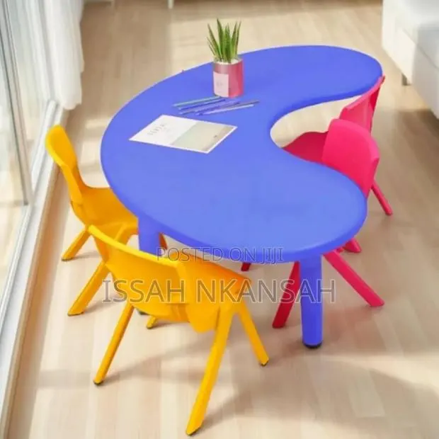 Half Moon Kids Table and 4 Chairs · Photo 3