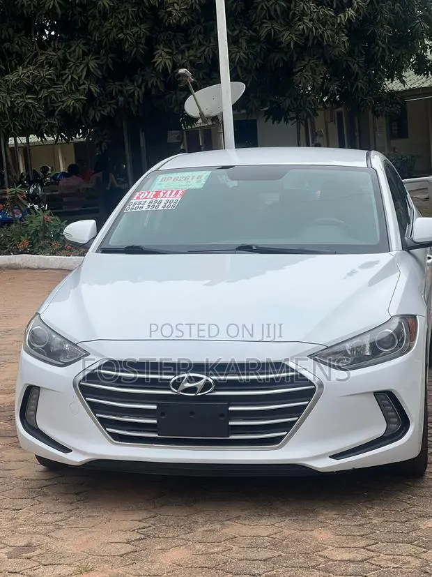 Hyundai Elantra SE 2018 White · Photo 1
