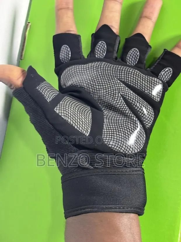 Strong Grip Gym Gloves for Bodybuilding Workouts · Photo 1